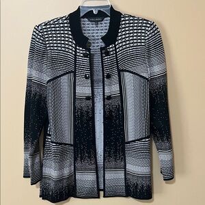 Ming Wang Black and White Blazer. Open front. Like new. Size Large